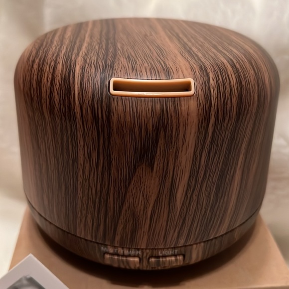 🤎🤎PRICE DROP🤎🤎 NWOT Brand New: Gorgeous Wood Grain aroma diffuser. NWOT - Picture 2 of 3